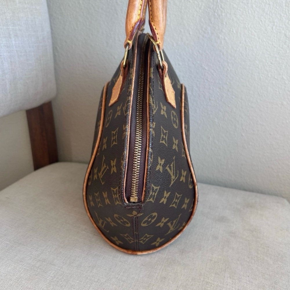 Louis Vuitton Handbag - Picture 5 of 12